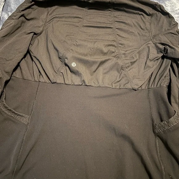 lululemon athletica REVERSIBLE Dance Studio Jacket - Picture 5 of 6